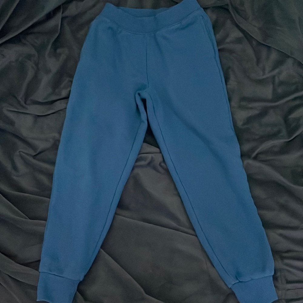 blue sweatpants💙